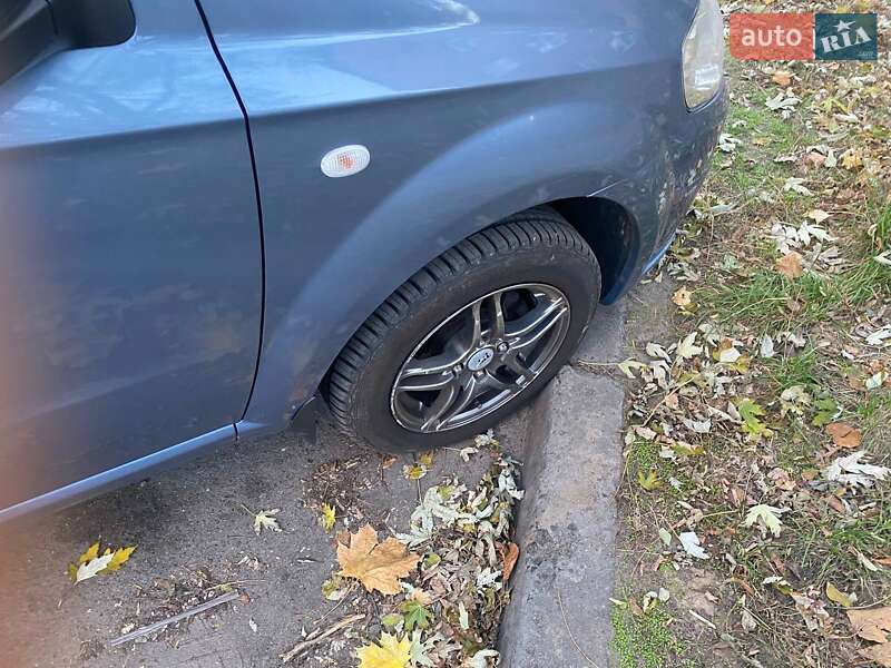Седан Chevrolet Aveo 2006 в Києві