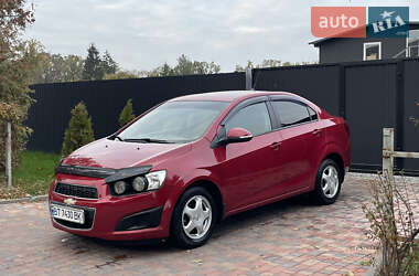 Седан Chevrolet Aveo 2013 в Киеве