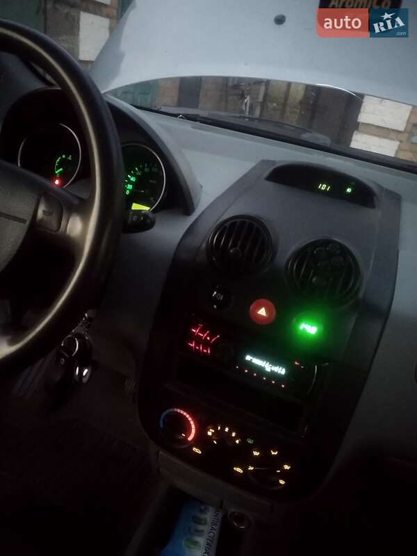 Седан Chevrolet Aveo 2004 в Марганце