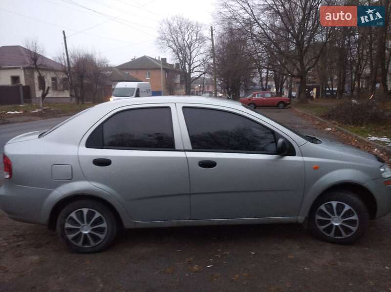 Седан Chevrolet Aveo 2005 в Прилуках