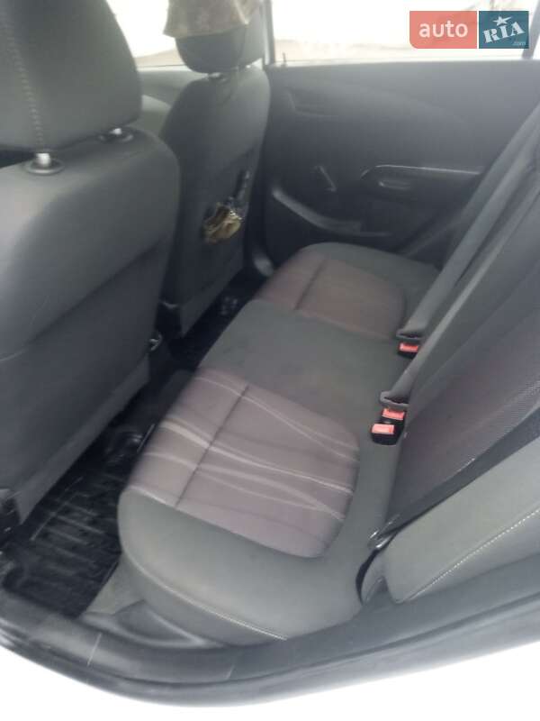 Седан Chevrolet Aveo 2012 в Ровно
