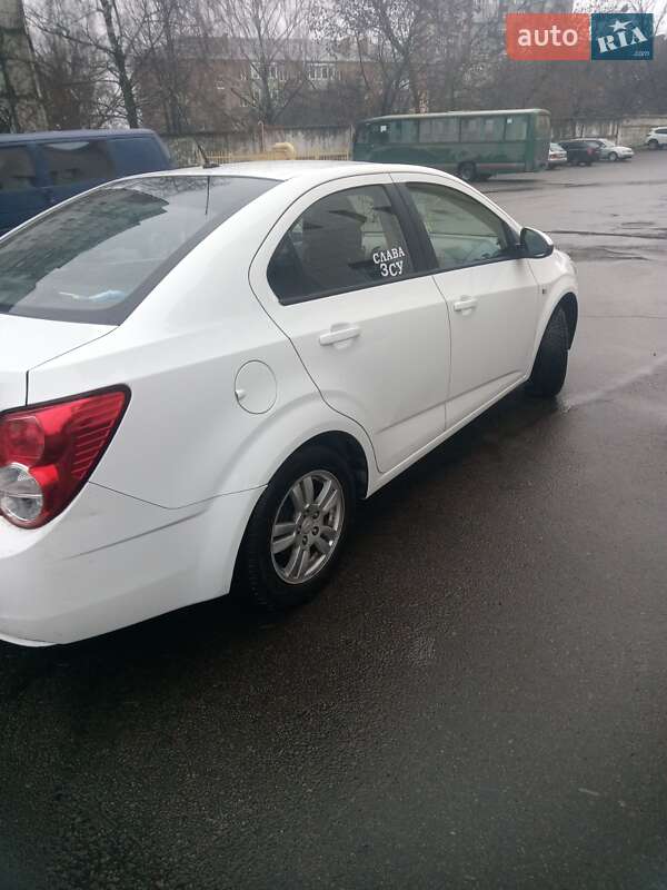 Седан Chevrolet Aveo 2012 в Ровно