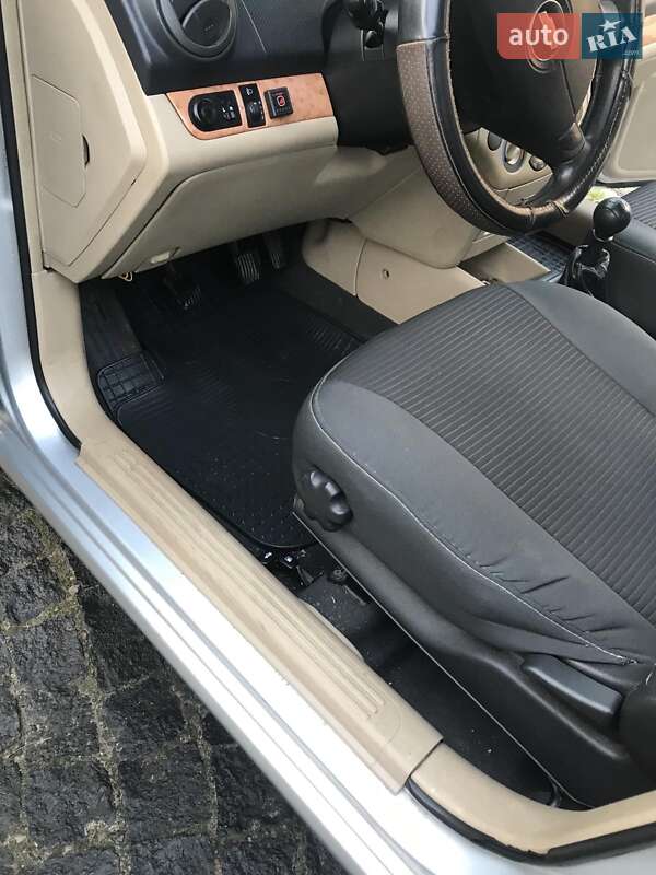 Седан Chevrolet Aveo 2008 в Хмельницком