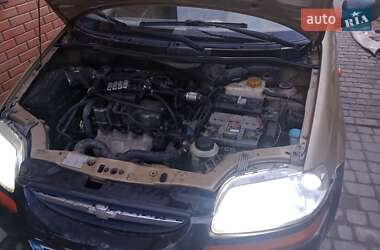 Хетчбек Chevrolet Aveo 2003 в 