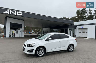 Седан Chevrolet Aveo 2012 в Києві