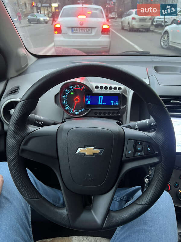 Хэтчбек Chevrolet Aveo 2012 в Киеве