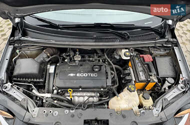 Хетчбек Chevrolet Aveo 2012 в 