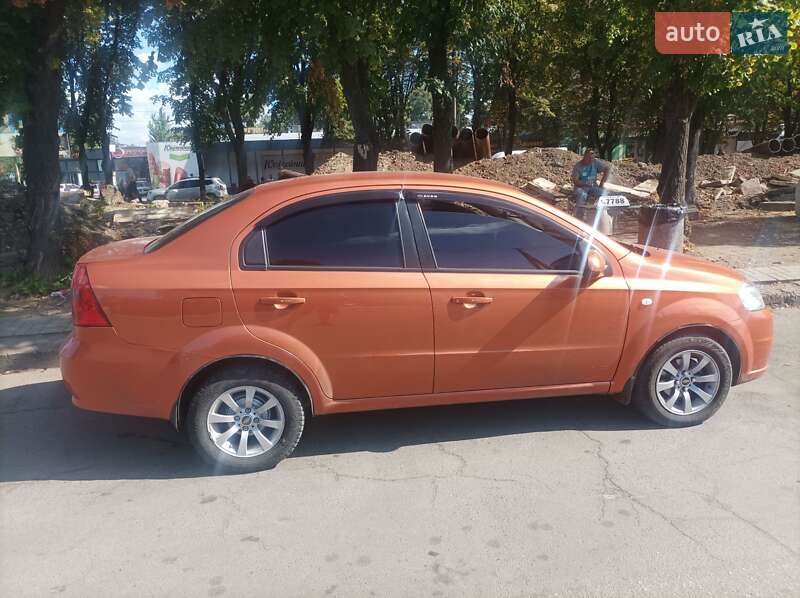 Седан Chevrolet Aveo 2008 в Кривом Роге
