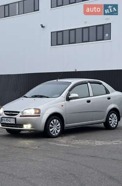 Седан Chevrolet Aveo 2004 в Києві