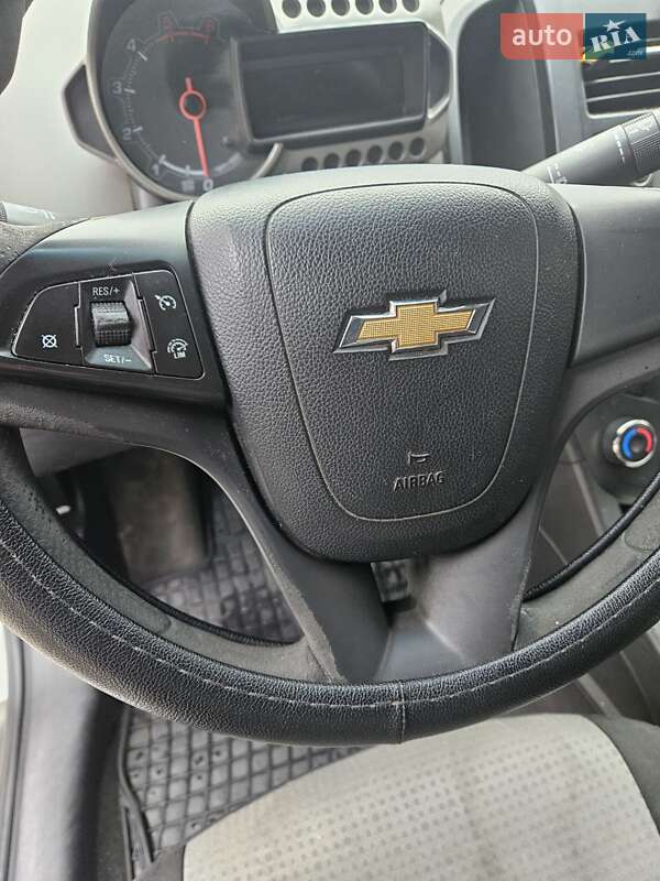 Седан Chevrolet Aveo 2012 в Олександрії
