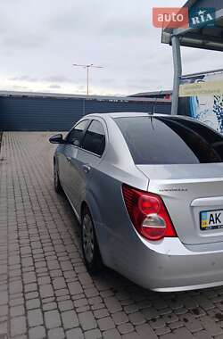 Седан Chevrolet Aveo 2013 в Ірпені