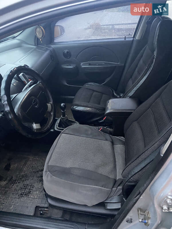 Седан Chevrolet Aveo 2005 в Днепре