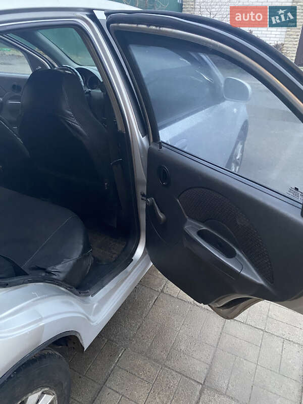 Седан Chevrolet Aveo 2005 в Днепре