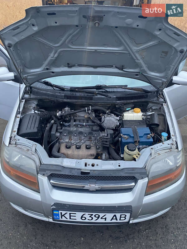 Седан Chevrolet Aveo 2005 в Днепре