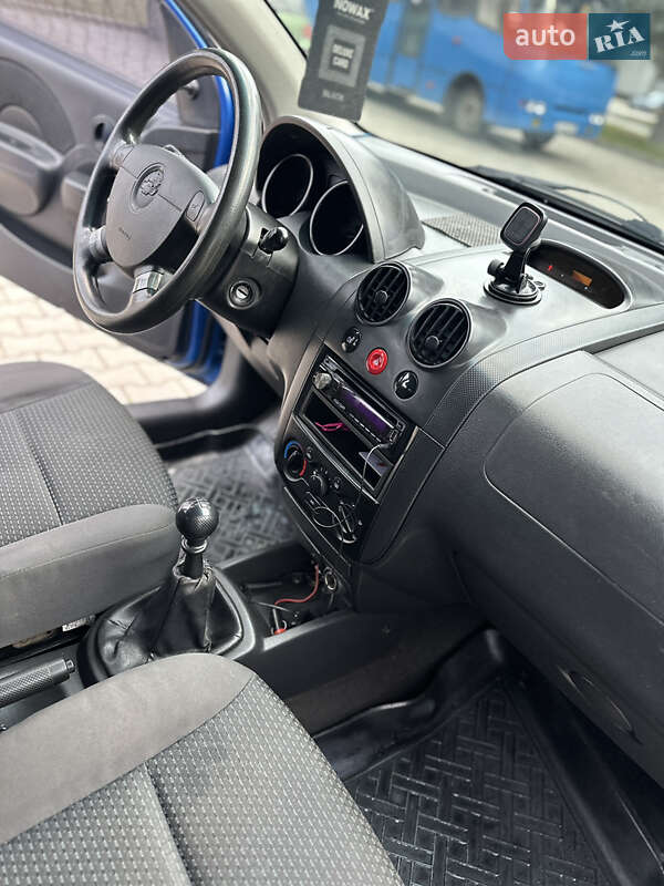 Хэтчбек Chevrolet Aveo 2006 в Черновцах
