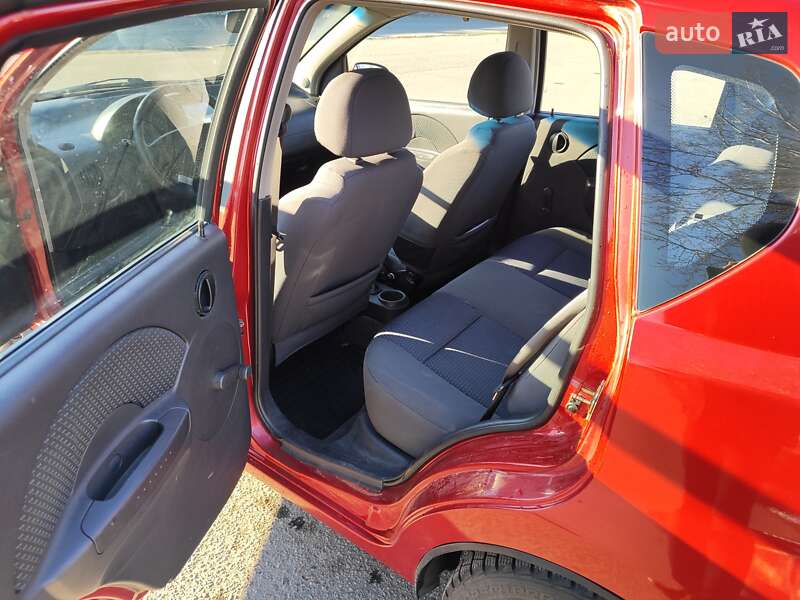 Хетчбек Chevrolet Aveo 2006 в Дніпрі