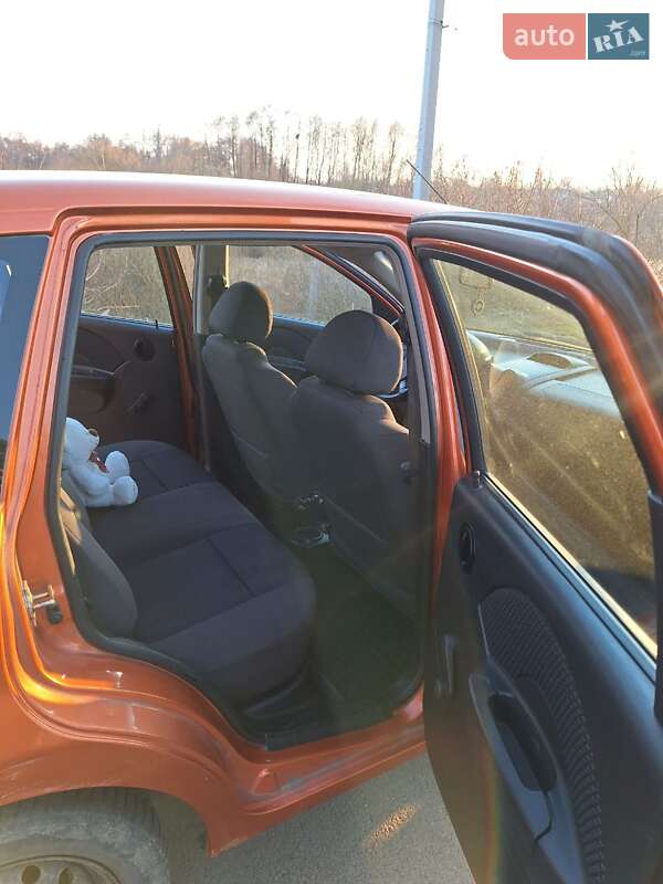 Седан Chevrolet Aveo 2005 в Умані