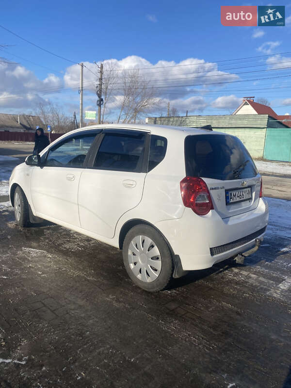 Хэтчбек Chevrolet Aveo 2010 в Житомире