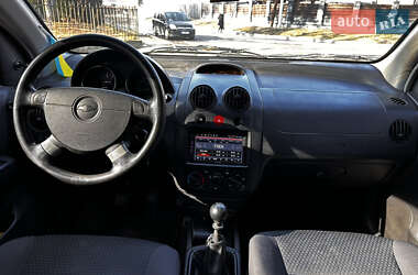 Хэтчбек Chevrolet Aveo 2006 в 