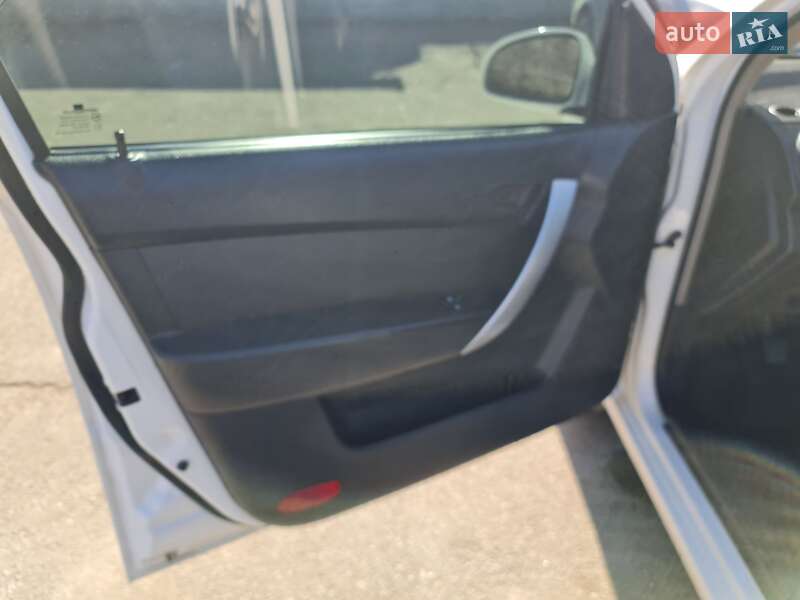 Хэтчбек Chevrolet Aveo 2008 в Днепре