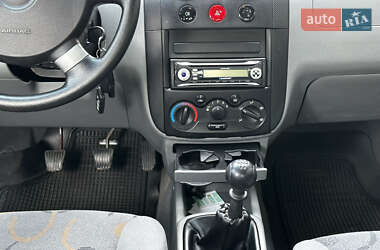 Седан Chevrolet Aveo 2005 в 