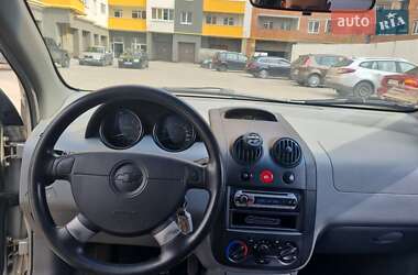 Хэтчбек Chevrolet Aveo 2005 в 