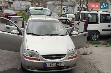 Хэтчбек Chevrolet Aveo 2005 в 