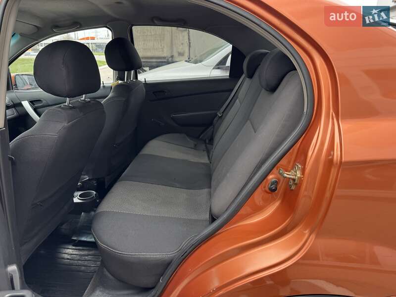 Седан Chevrolet Aveo 2006 в Кременчуці
