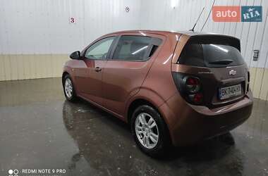 Хэтчбек Chevrolet Aveo 2011 в 