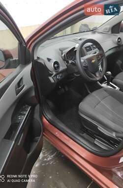 Хэтчбек Chevrolet Aveo 2011 в 