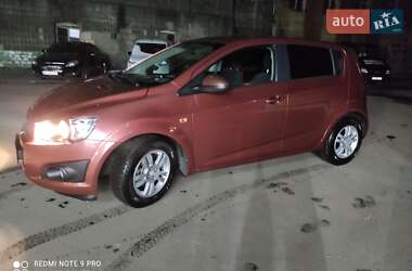 Хэтчбек Chevrolet Aveo 2011 в 