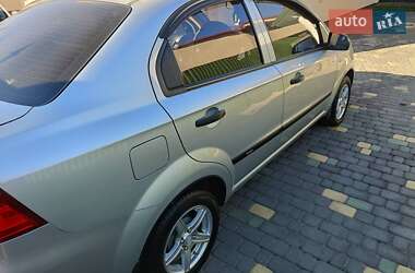 Седан Chevrolet Aveo 2010 в Львове