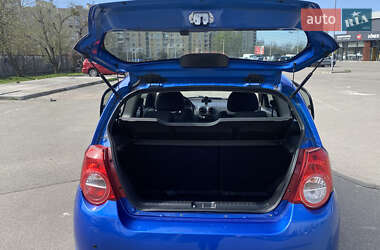 Хэтчбек Chevrolet Aveo 2011 в 