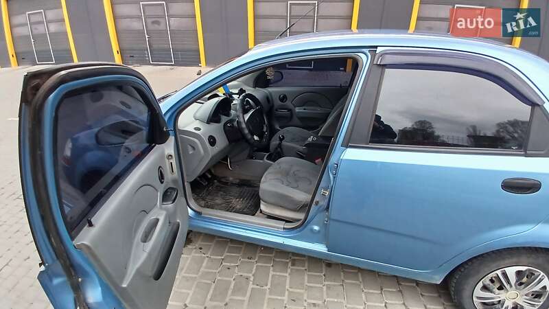 Седан Chevrolet Aveo 2005 в Дніпрі