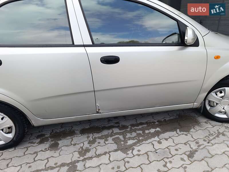 Седан Chevrolet Aveo 2004 в Львове