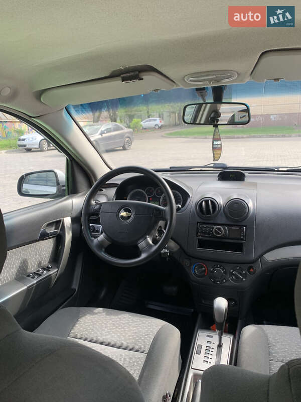 Седан Chevrolet Aveo 2008 в Кривом Роге