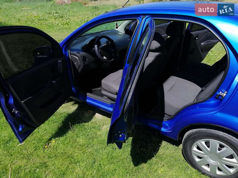 Седан Chevrolet Aveo 2006 в Києві