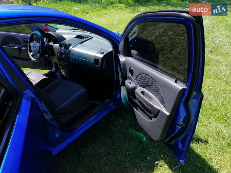 Седан Chevrolet Aveo 2006 в Києві