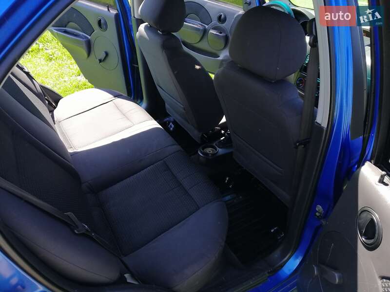 Седан Chevrolet Aveo 2006 в Києві