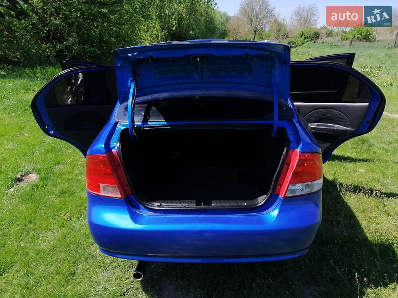 Седан Chevrolet Aveo 2006 в Києві