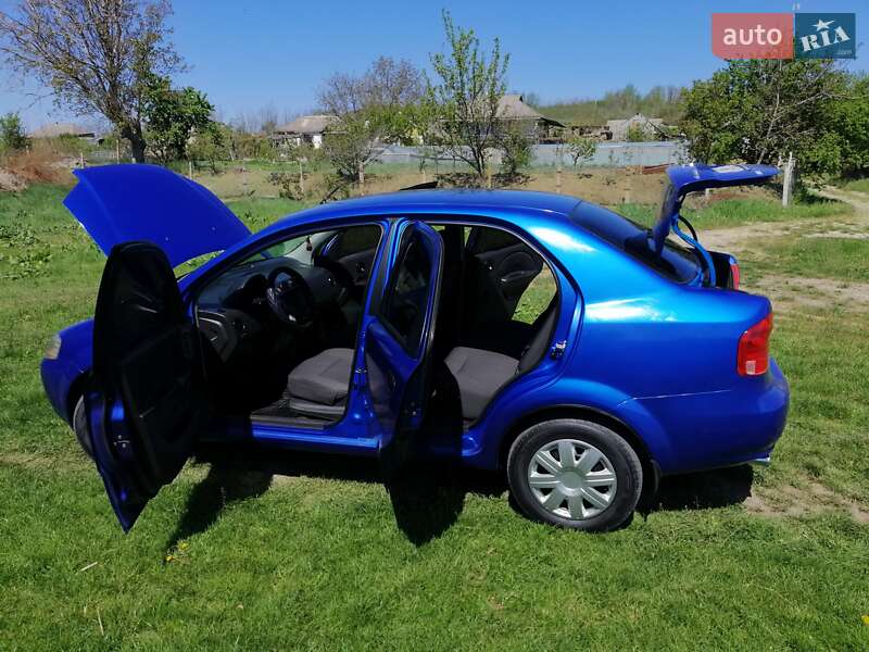 Седан Chevrolet Aveo 2006 в Києві