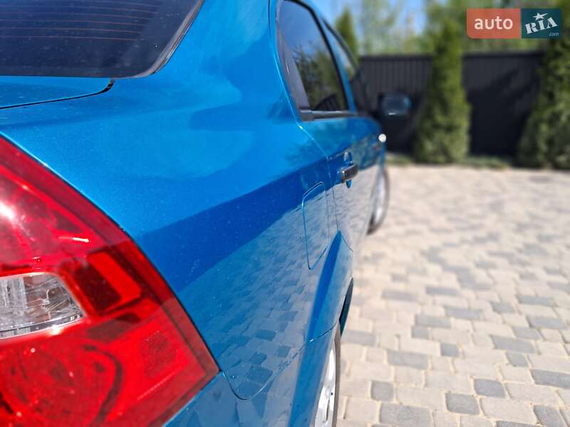 Седан Chevrolet Aveo 2009 в Чернівцях