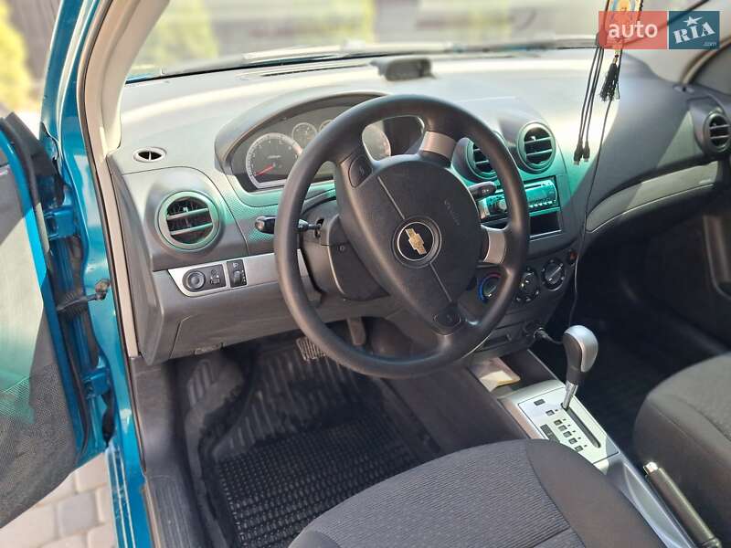 Седан Chevrolet Aveo 2009 в Чернівцях