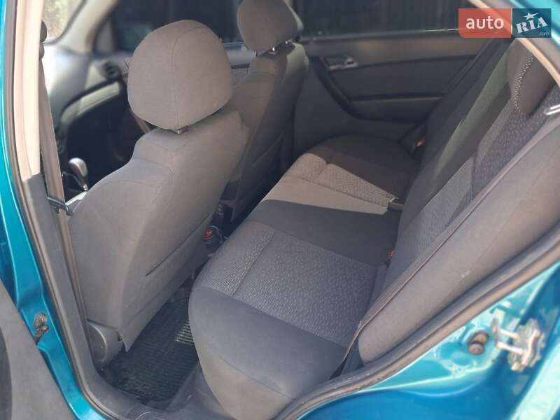Седан Chevrolet Aveo 2009 в Чернівцях