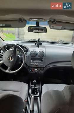 Хэтчбек Chevrolet Aveo 2011 в 
