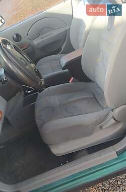 Хетчбек Chevrolet Aveo 2005 в 