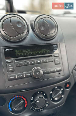 Хэтчбек Chevrolet Aveo 2008 в 