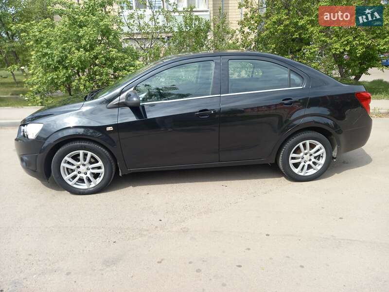 Седан Chevrolet Aveo 2012 в Кривом Роге