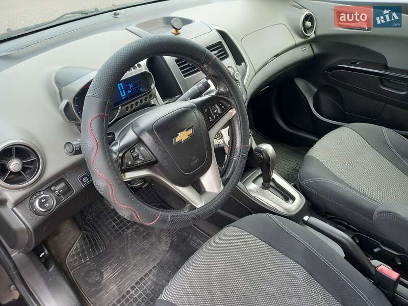 Седан Chevrolet Aveo 2012 в Кривом Роге