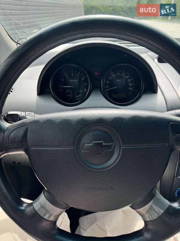 Седан Chevrolet Aveo 2004 в Киеве